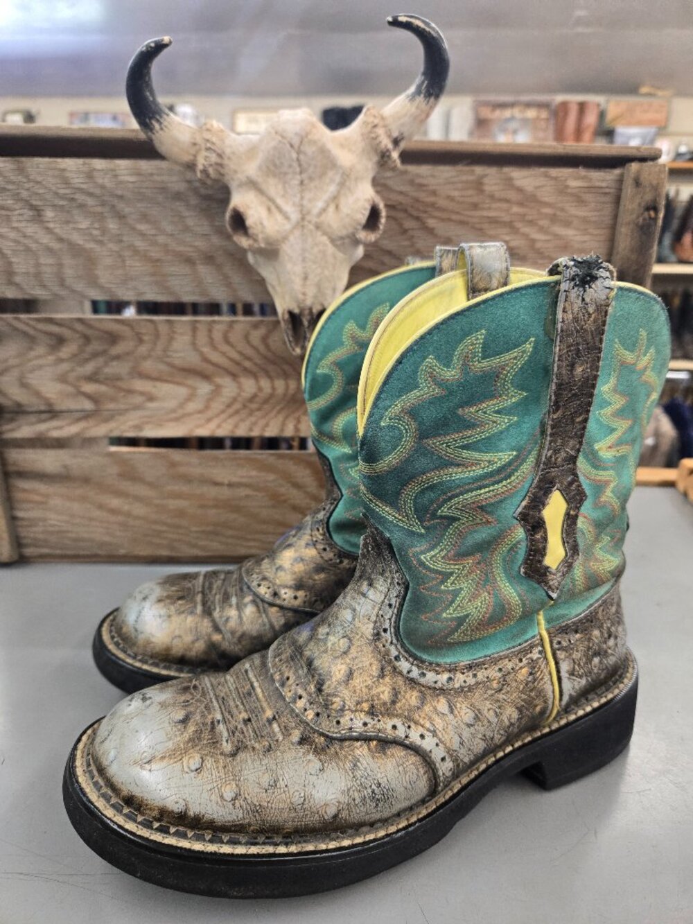 Ladies Ariat short boots size 8.5B